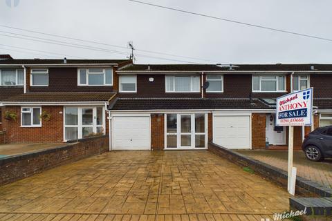 3 bedroom terraced house for sale, Howard Avenue, Aylesbury, Buckinghamshire