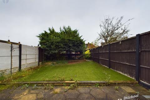 3 bedroom terraced house for sale, Howard Avenue, Aylesbury, Buckinghamshire