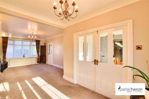 3 bedroom semi-detached house to rent, Warwick Drive, East Herrington, Sunderland