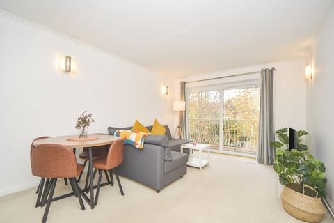 1 bedroom flat to rent, Brackley Road Beckenham BR3