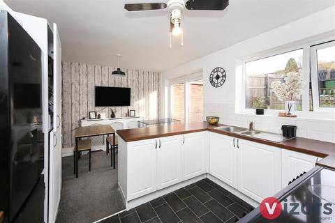 3 bedroom terraced house for sale, Well Close, Crabbs Cross, Redditch