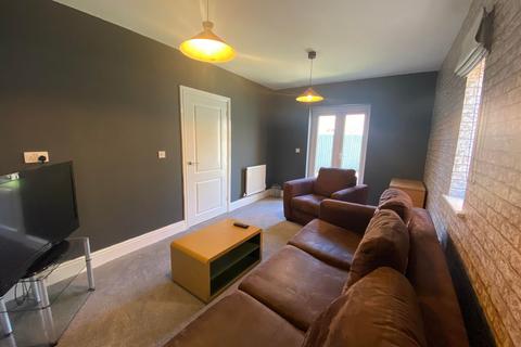 3 bedroom semi-detached house to rent, Peterborough PE2