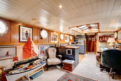 2 bedroom houseboat for sale, Maldon