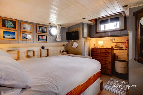 2 bedroom houseboat for sale, Maldon