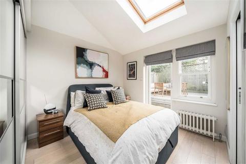 2 bedroom flat for sale, Sarsfeld Road, London SW12