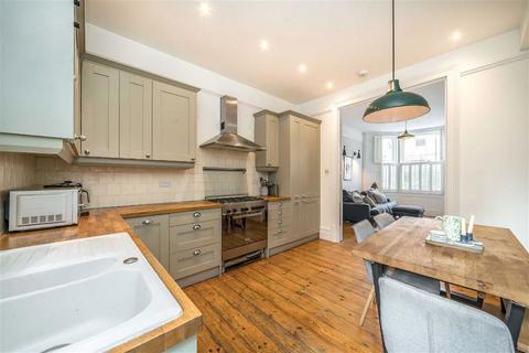 2 bedroom flat for sale, Sarsfeld Road, London SW12