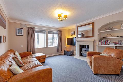 19 Burton Edge, Bakewell, DE45 1FQ