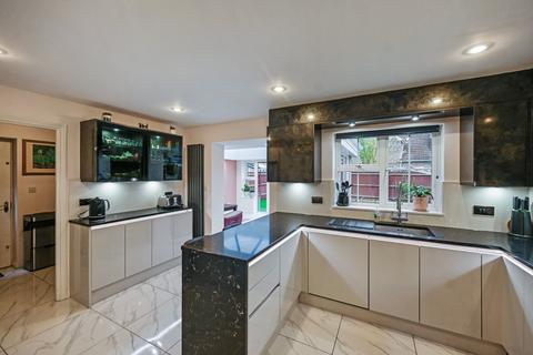 4 bedroom detached house for sale, Christopher Bushell Way, Kennington, Ashford, Kent, TN24