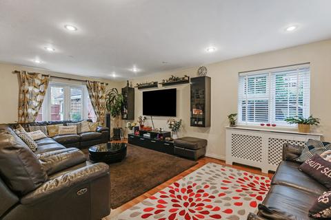 13 Christopher Bushell Way, Kennington, Ashford, TN24 9PY