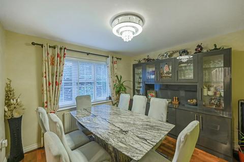 13 Christopher Bushell Way, Kennington, Ashford, TN24 9PY