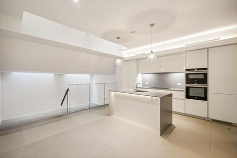 3 bedroom terraced house to rent, Cadogan Lane, Knightsbridge, London, SW1X