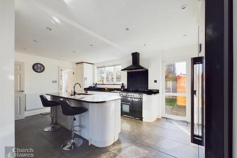 64 Crescent Road, Heybridge, Maldon, CM9 4SN