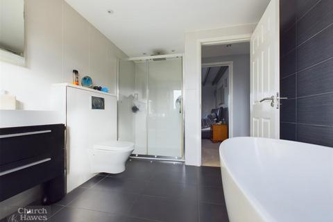 64 Crescent Road, Heybridge, Maldon, CM9 4SN