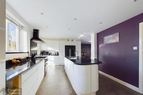 64 Crescent Road, Heybridge, Maldon, CM9 4SN