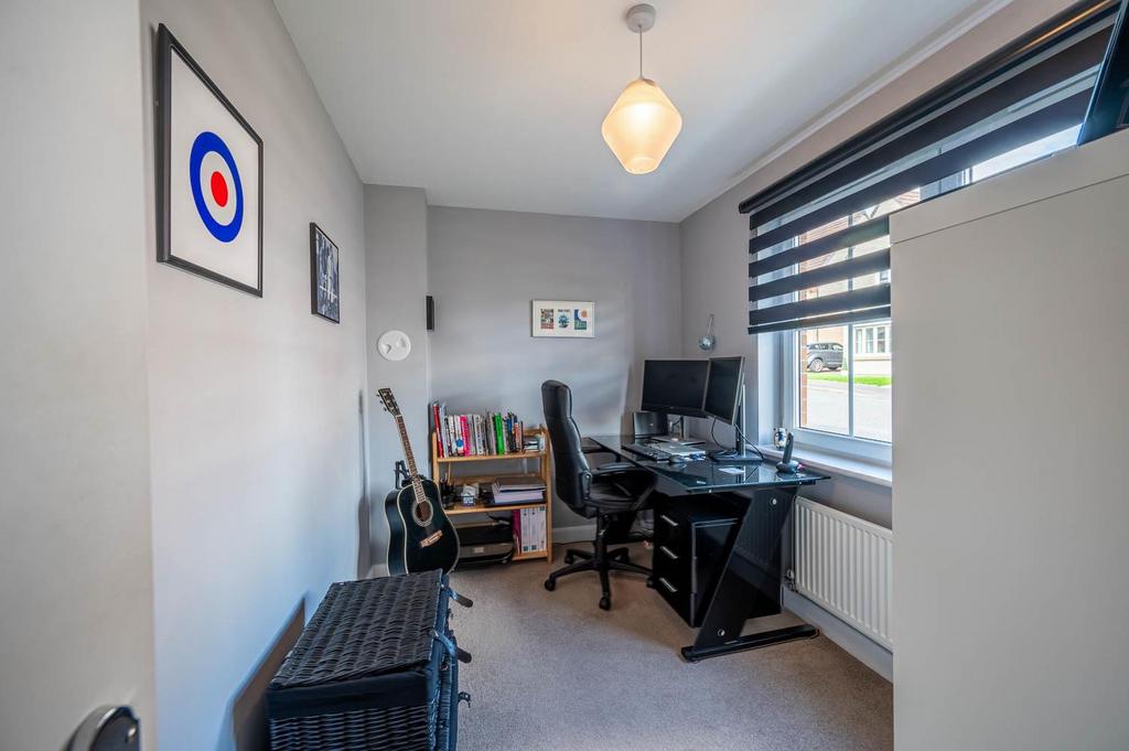 Bedroom / Office