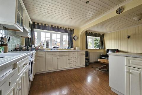 27 Hazel Grove, Hockley Heath, Solihull, B94 6QW
