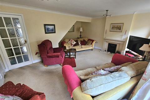 27 Hazel Grove, Hockley Heath, Solihull, B94 6QW