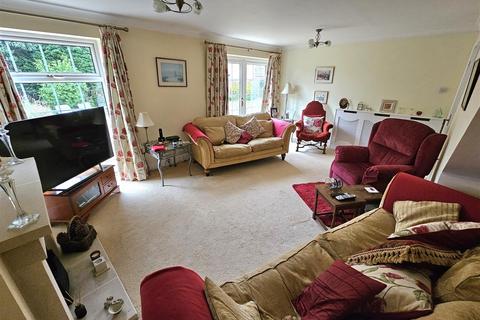 27 Hazel Grove, Hockley Heath, Solihull, B94 6QW