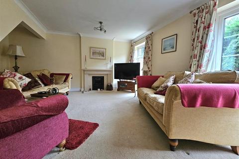 27 Hazel Grove, Hockley Heath, Solihull, B94 6QW