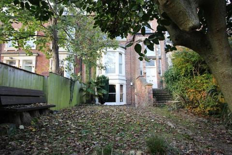 1 bedroom apartment to rent, Thornhill Gardens