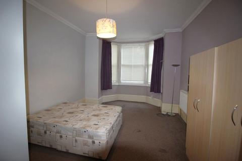 1 bedroom apartment to rent, Thornhill Gardens