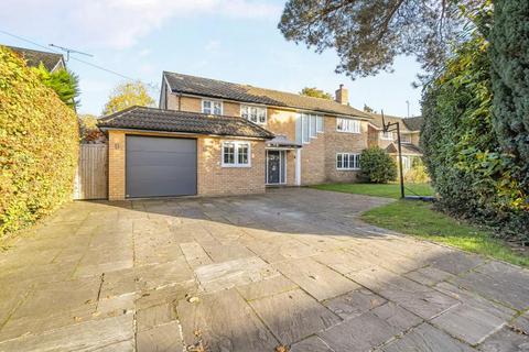 5 bedroom detached house to rent, Shaftesbury Road, Woking GU22