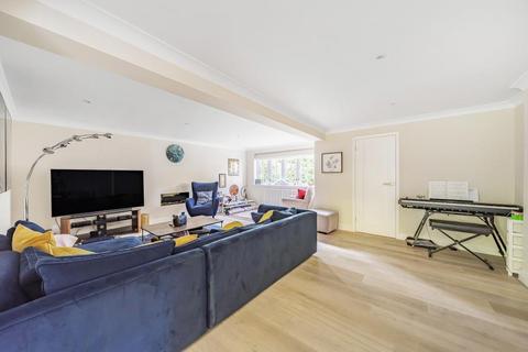 5 bedroom detached house to rent, Shaftesbury Road, Woking GU22