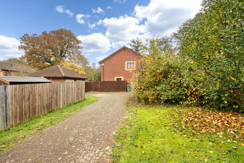 4 bedroom detached house for sale, Walsh Avenue, Bracknell RG42