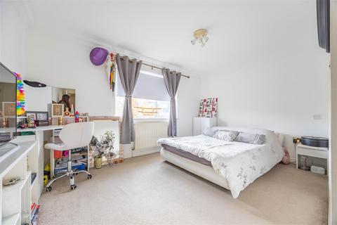 2 bedroom apartment for sale, GLENDALE GARDENS, Leigh-on-Sea