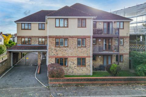 2 bedroom apartment for sale, GLENDALE GARDENS, Leigh-on-Sea