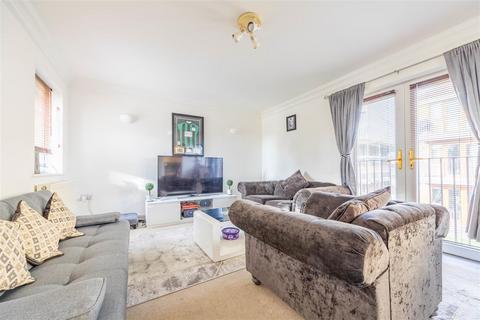 2 bedroom apartment for sale, GLENDALE GARDENS, Leigh-on-Sea