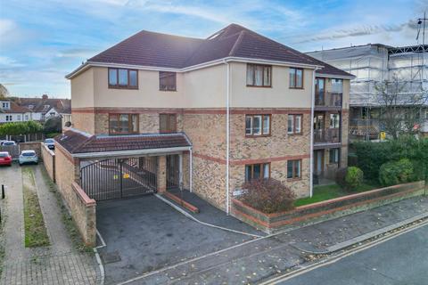 2 bedroom apartment for sale, GLENDALE GARDENS, Leigh-on-Sea