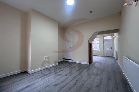 3 bedroom terraced house to rent, Down Street, Leicester LE4