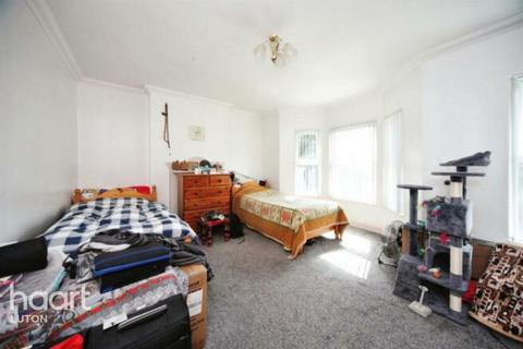 undefined, Kenilworth Road, Luton