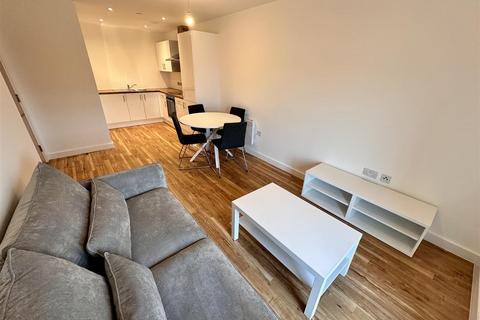 2 bedroom apartment to rent, Michigan Avenue, Salford