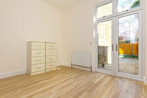 2 bedroom flat to rent, Argyle Road, London W13