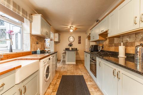 3 bedroom semi-detached house for sale, Farne Avenue,