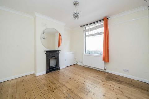 3 bedroom semi-detached house to rent, Ealing Road, Brentford TW8