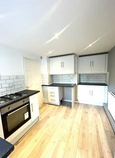 2 bedroom flat to rent, Lowfields Avenue, Wirral CH62