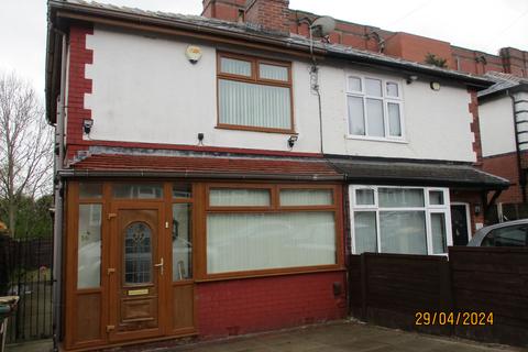 2 bedroom semi-detached house to rent, Callis Road, Bolton BL3