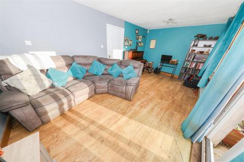 3 bedroom terraced house for sale, Melville Close, Glenrothes