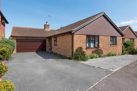 3 bedroom detached bungalow to rent, Beechcroft, Chestfield, Whitstable