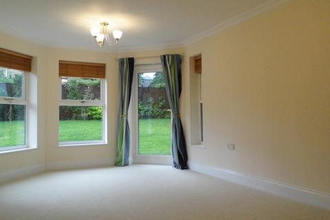 4 bedroom house to rent, Robinia Close, Charlton Kings