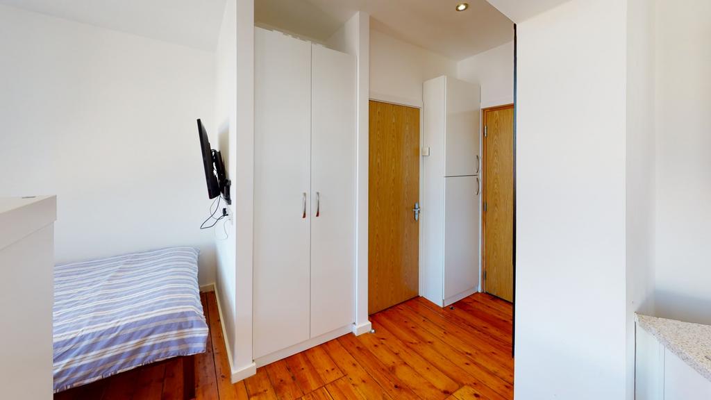 303-UPS-Bedroom(1)