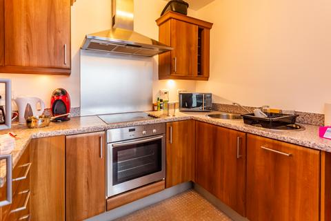 2 bedroom flat for sale, Worsdell Drive, Gateshead NE8