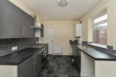 2 bedroom ground floor flat to rent, Hyde Park Street, Gateshead NE8