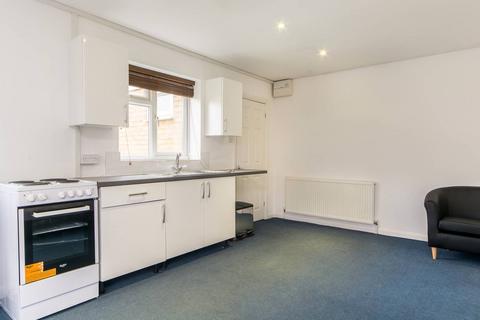 Studio to rent, Argyle Road, West Ealing, London, W13