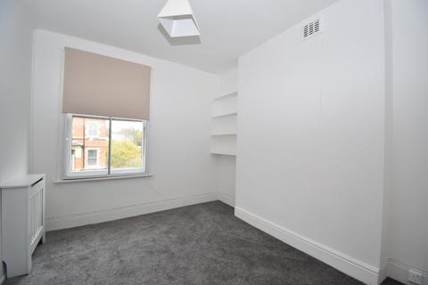 2 bedroom apartment to rent, Warwick Place, Leamington Spa, Warwickshire, CV32