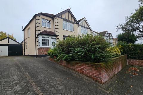 3 bedroom semi-detached house to rent, Brighton Road, Coulsdon CR5