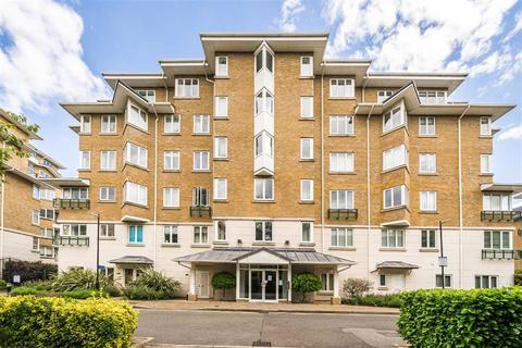 3 bedroom flat to rent, Strand Drive, Richmond TW9